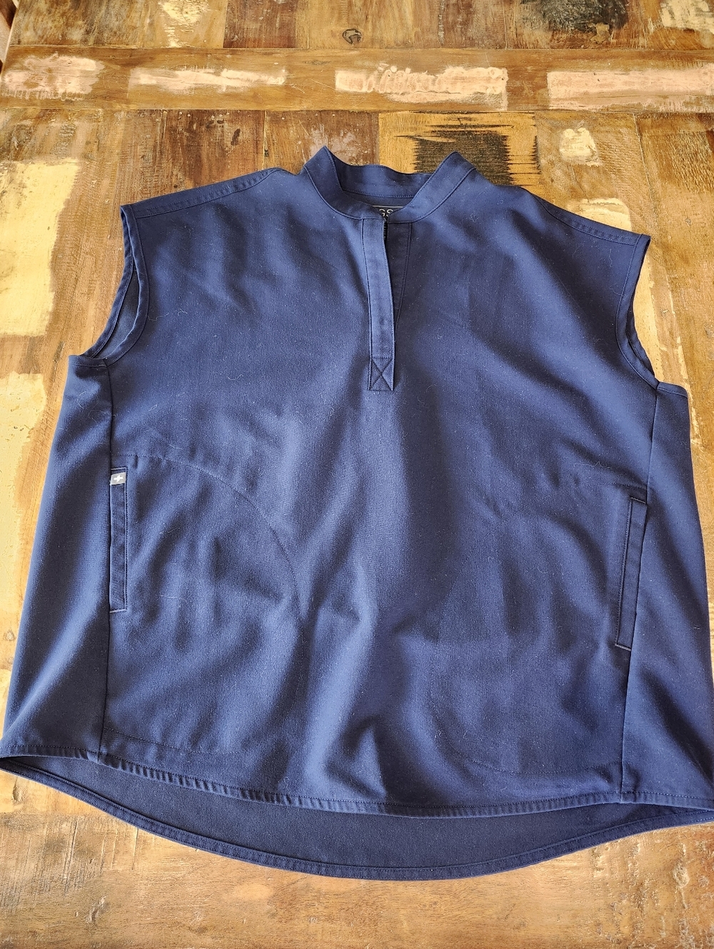 FIGS Navy Rafeala Scrub Top M